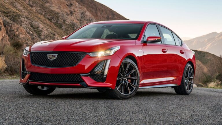 Los Cadillacs CT4 y CT5 del 2021 llegarán con mas prestaciones