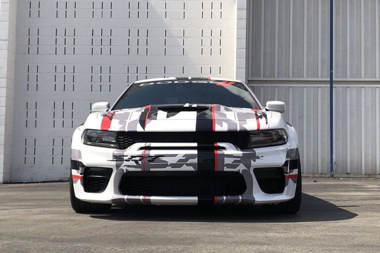 Dodge le agrega su motor Hellcat V-8 sobrealimentado al Charger Widebody