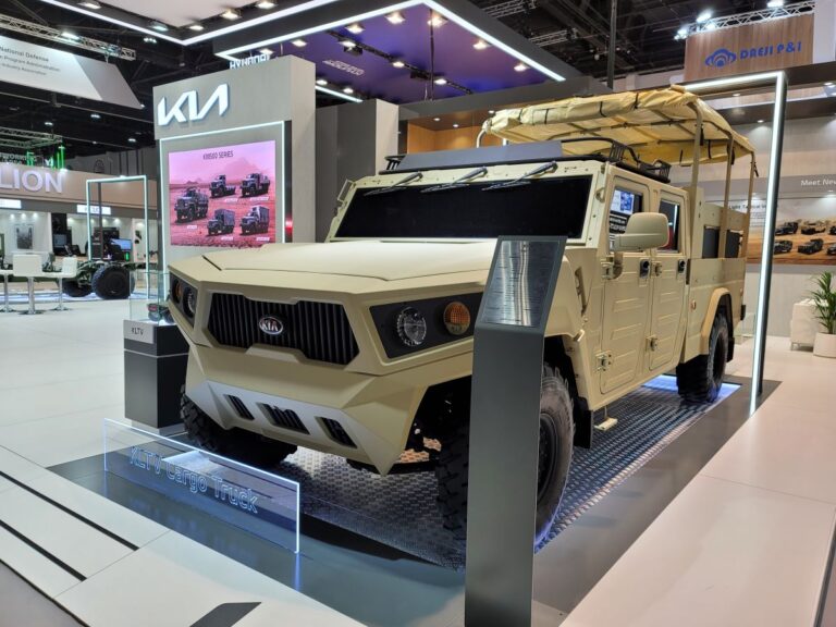 La exposición de defensa IDEX, mostró las nuevas tecnologías de vehículos de defensa de Kia