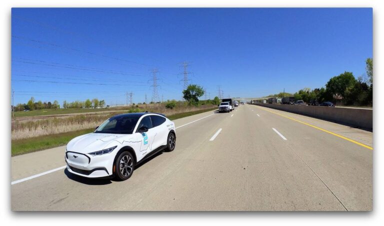 El Mustang Mach-E viaja por Estados Unidos para demostrar la capacidad y la tecnología del SUV eléctrico de Ford