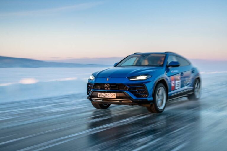 El Lamborghini Urus ha establecido en el hielo del lago Baikal de Rusia, el récord de alta velocidad