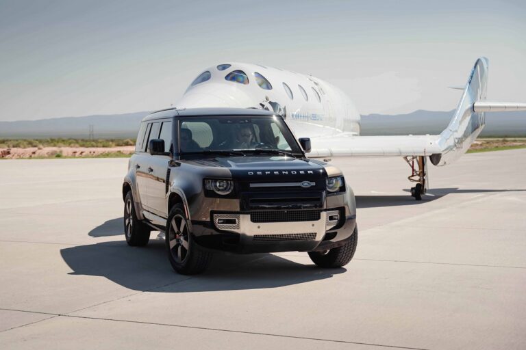 Land Rover ha formado parte de la primera misión de Virgin Galactic