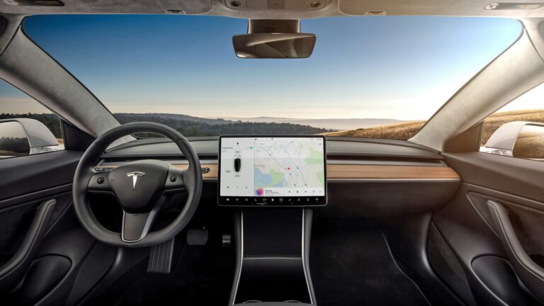 Siguen los problemas de Tesla con los reguladores de seguridad automotriz
