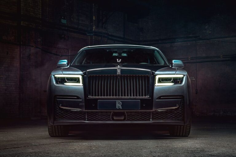 Rolls Royce le da un oscuro tratamiento al Ghost del 2021