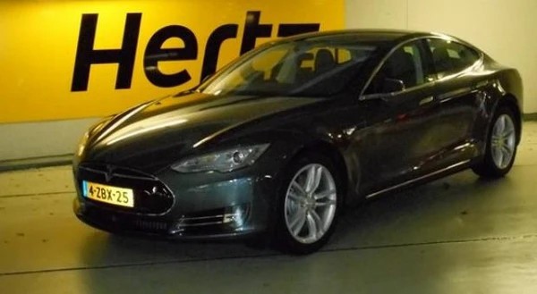 Hertz ha anunciado el pedido de 100.000 Teslas, para el mercado de autos de alquiler