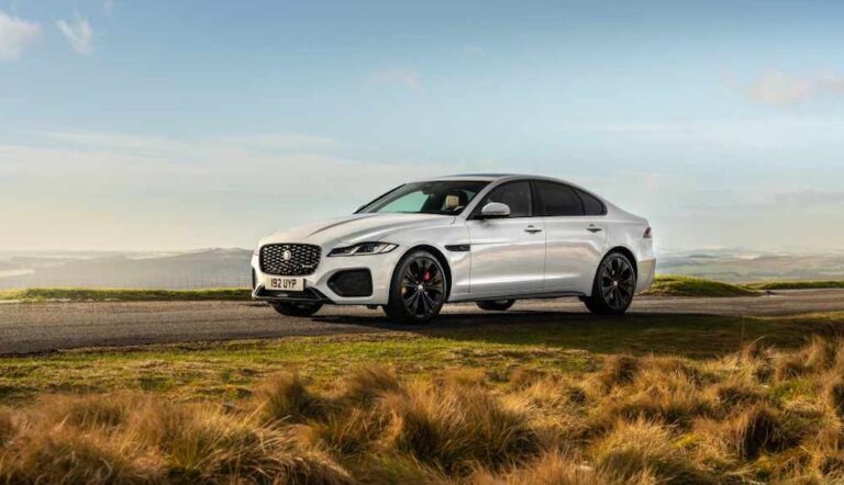 Jaguar XF P300 del 2021, un sedán poderoso