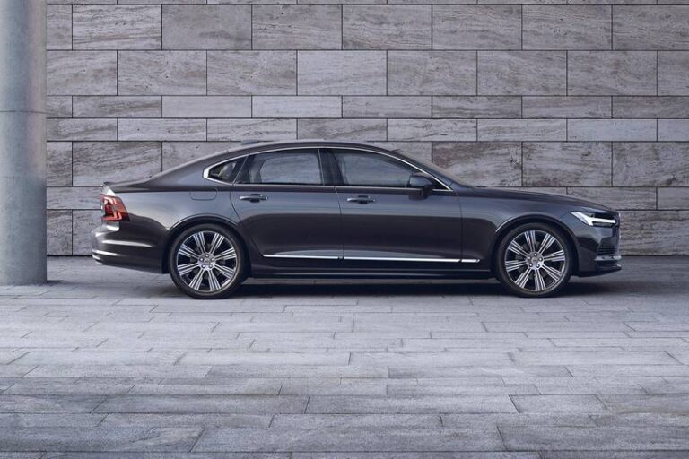 Volvo S90 Recharge T8 eAWD Inscription del 2021, un sedan cómodo y seguro