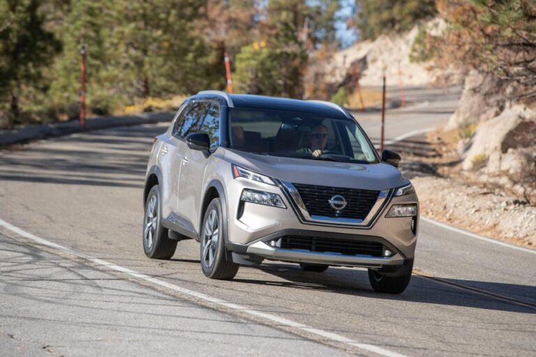 El Nissan Rogue del 2022 cambia de motor y sube el precio