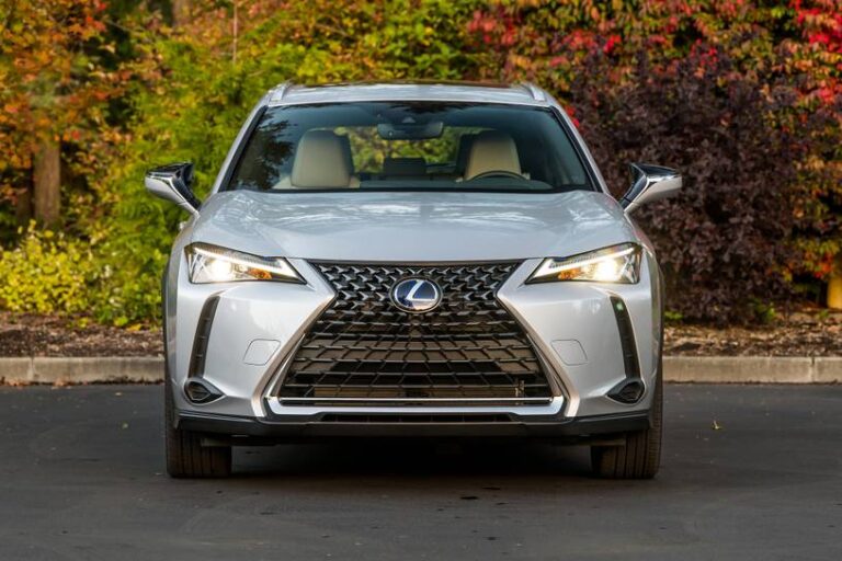 Lexus UX 250h del 2022, conserva el típico confort de la marca