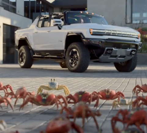 LeBron James protagoniza un divertido comercial de la nueva GMC HUMMER EV
