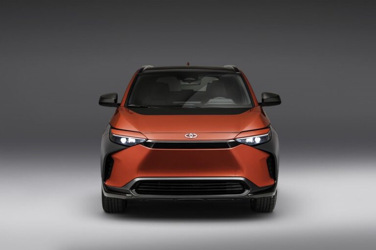 Toyota tendrá un freno para vender autos eléctricos