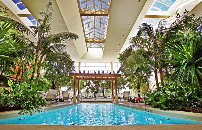 7 piscinas interiores sumamente irresistibles