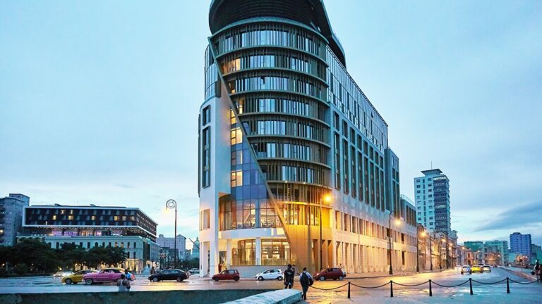 Blue Diamond gestionará nuevos hoteles en La Habana y Cayo Largo del Sur