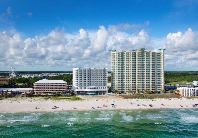 Hyatt inaugura su primer resort hotelero en la playa más posteada del mundo