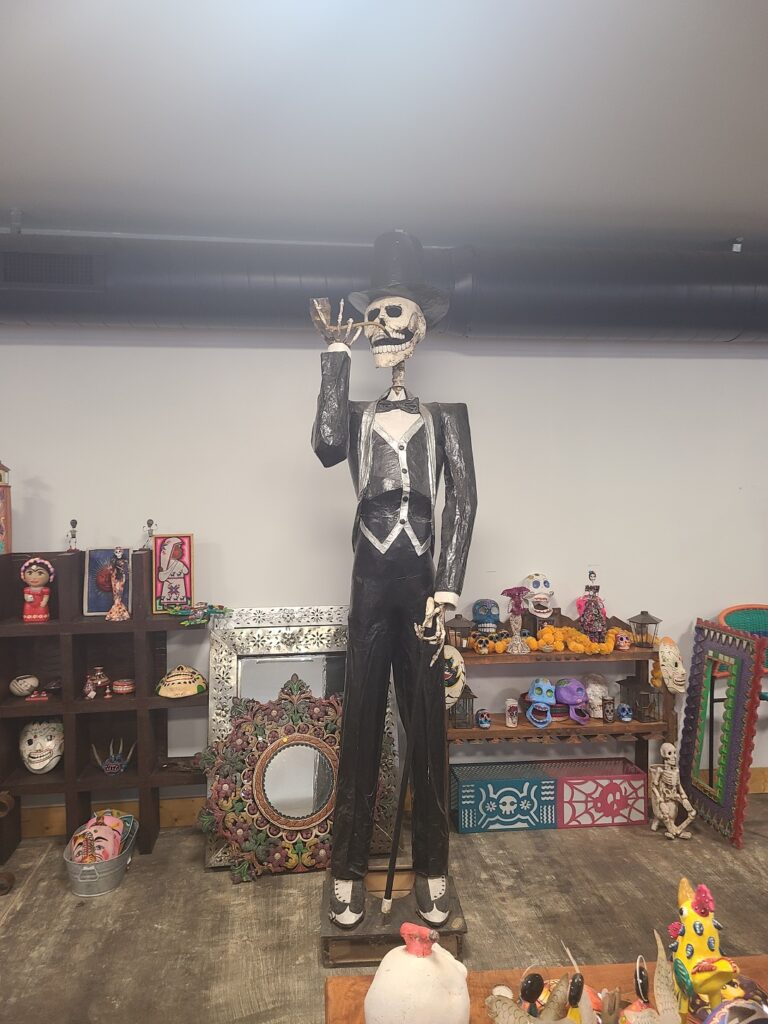 English article: San Antonio les dice a este fin de semana «Feliz día de los Muertos»