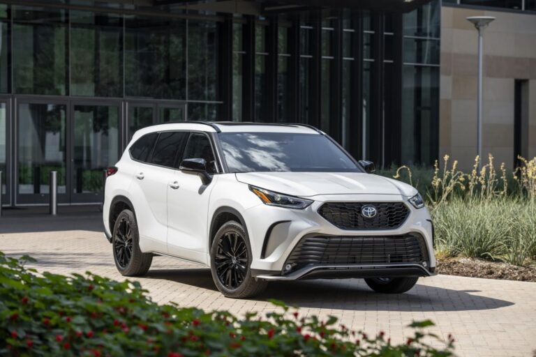 Toyota da nuevos retoques y nuevo motor a la Highlander del 2023
