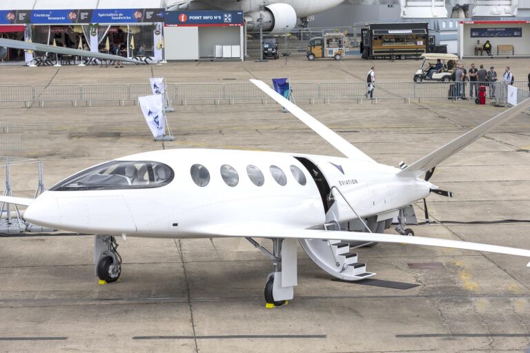 Hito innovador: Avión eléctrico «Alice» hace su primer vuelo con pasajeros