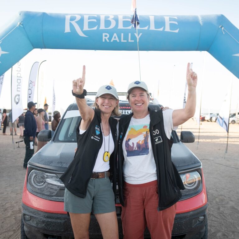 El Ford Bronco gana el primer premio del Rebelle Rally en la competencia de navegación en el desierto para mujeres de la clase X-Cross