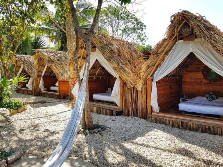 Quintana Roo: Búho Sport Camp, glamping en espectaculares cabañas de paja