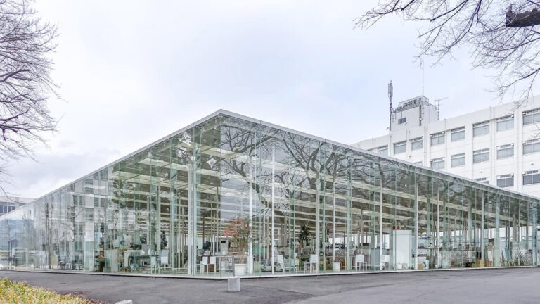 Las 7 arquitecturas de vidrio más IMPRESIONANTES del mundo