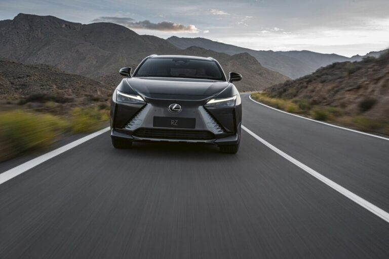 Lexus mostró el nuevo RZ 450e, el primer vehículo de la marca desarrollado desde cero para ser exclusivamente eléctrico