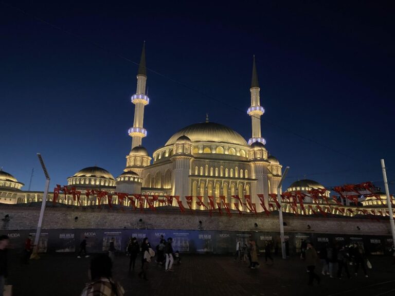 ISTANBUL: En el medio del Mundo