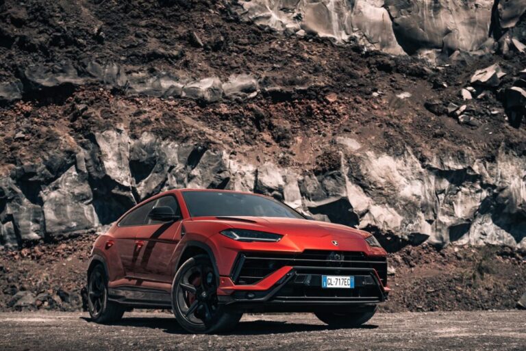 El Lamborghini Urus S experimenta los espectaculares paisajes y la cultura de Taormina