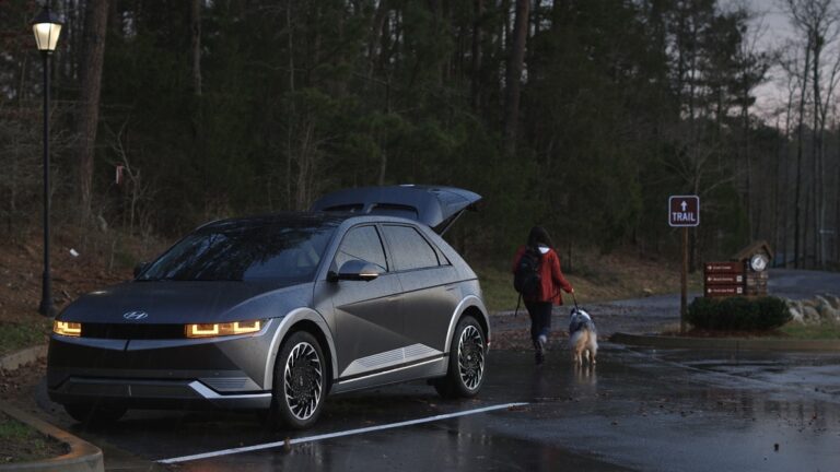 Hyundai ayuda a desmentir los mitos de los vehículos eléctricos en la nueva campaña hispana de IONIQ 5 y 6