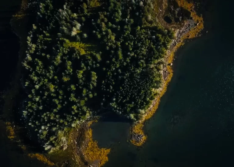 Así es Vollebak Island, la isla autosuficiente que se está subastando en línea hasta el 14 de junio