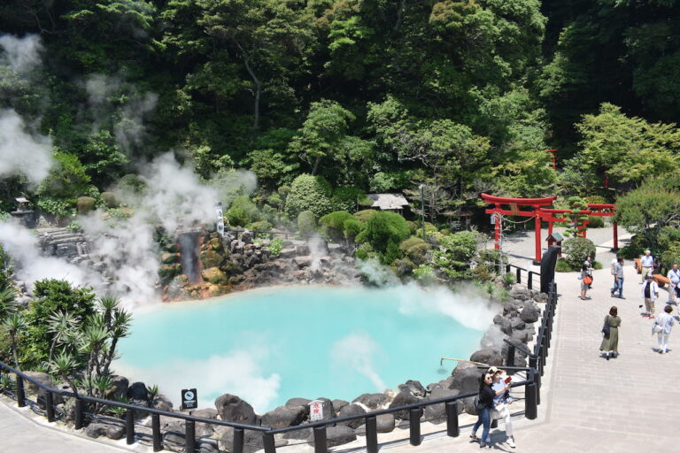 8 experiencias únicas para disfrutar en la tercera isla más grande de Japón