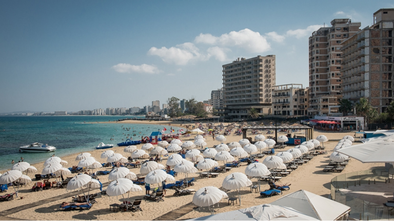 REABRE SUS PUERTAS LA MAYOR CIUDAD PLAYERA ABANDONADA DEL MUNDO