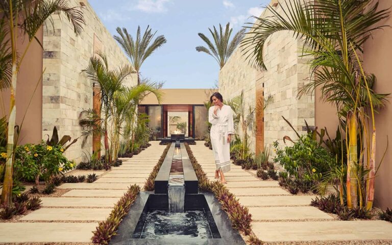 Vive una verdadera experiencia de altura en el resort más lujoso de Los Cabos