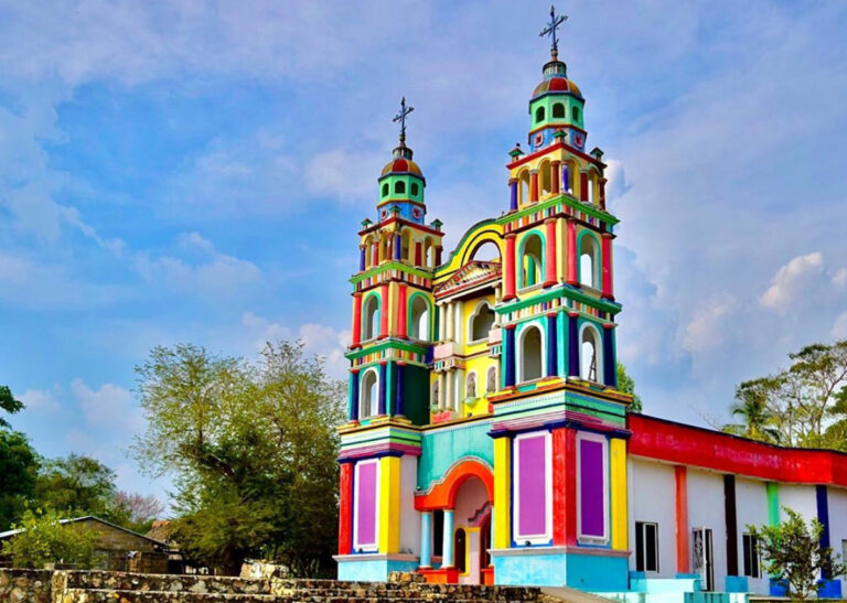 Visita la Iglesia más pintoresca de México