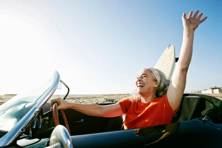 5 ideas de viajes divertidos para aventureros mayores de 50 años