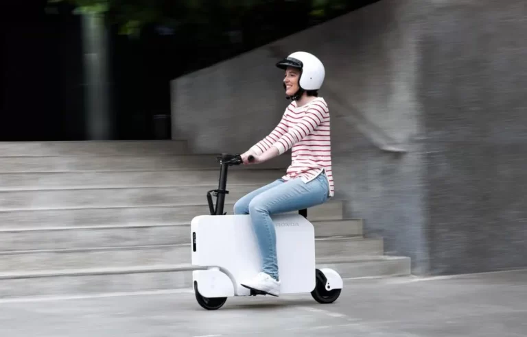 Honda Motocompacto, el scooter moderno, ultraportátil y eléctrico que probablemente necesites