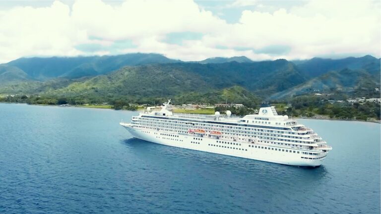 El Crystal Symphony se embarca en su primer viaje tras su renovación