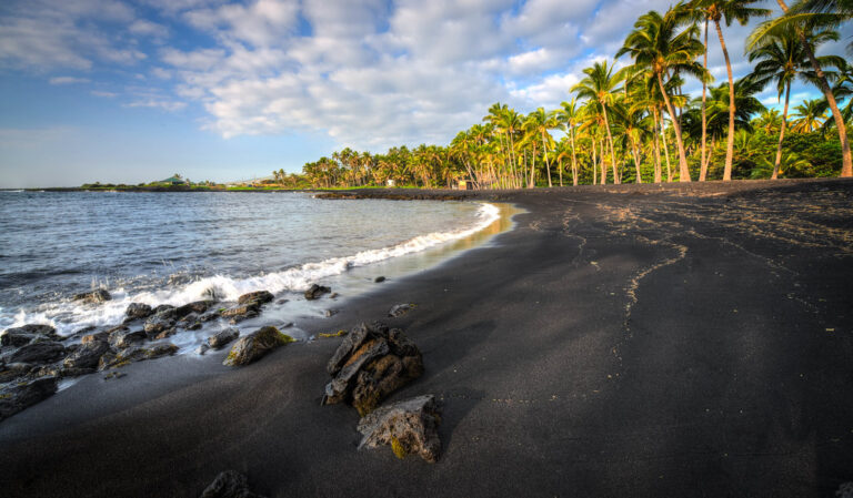 6 playas de arenas coloridas verdaderamente impresionantes