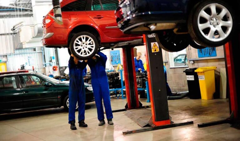 Las 7 cosas más raras y graciosas que los mecánicos han visto en su trabajo