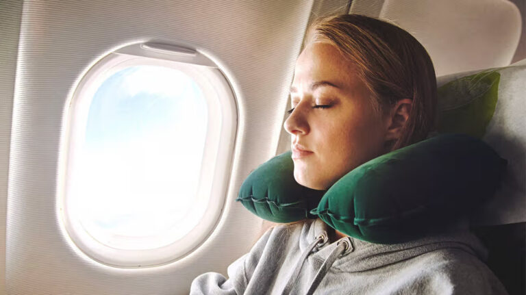 5 Tips eficaces para poder dormir en un avión