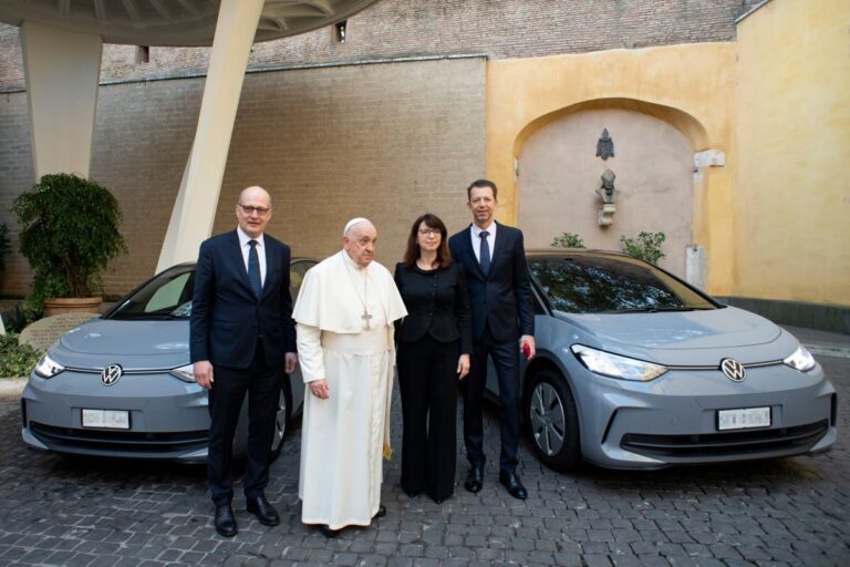 Volkswagen apoyará al Vaticano en su transición hacia la movilidad sostenible