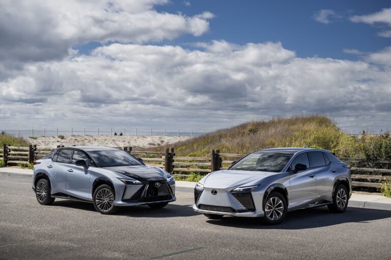 Lexus UX300h del 2025: Cadena cinemática híbrida mejorada, 196 caballos de fuerza y más