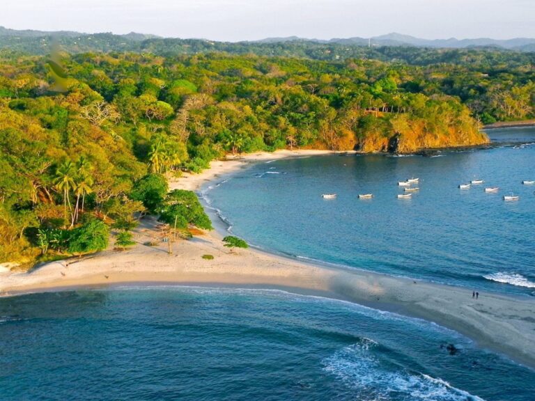 Playas Escondidas: 7 Joyas Ocultas en el mundo Para Un Escapada Perfecta