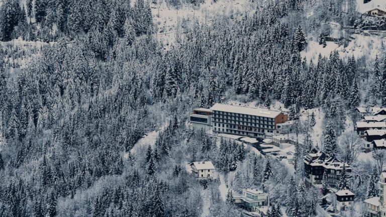 Espectaculares hoteles nuevos escondidos en las montañas