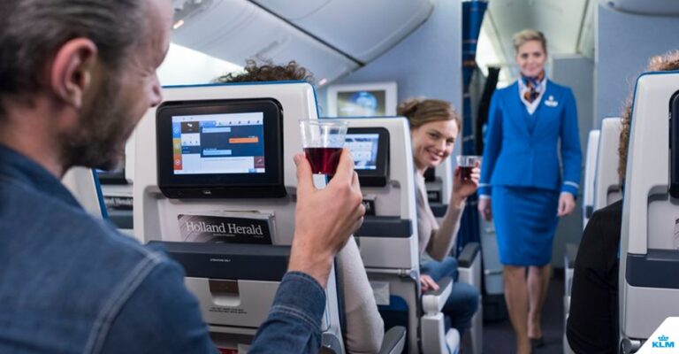 Los mejores cócteles para beber en el avión, según la ciencia