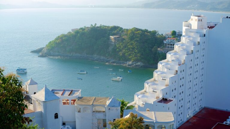 Playa, sal y casitas blancas: El pintoresco pueblo costero de México que amarás