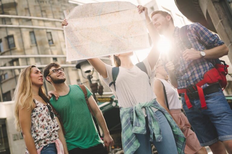 12 LUGARES DE VACACIONES DIVERTIDOS PARA JÓVENES ADULTOS EN EE.UU.
