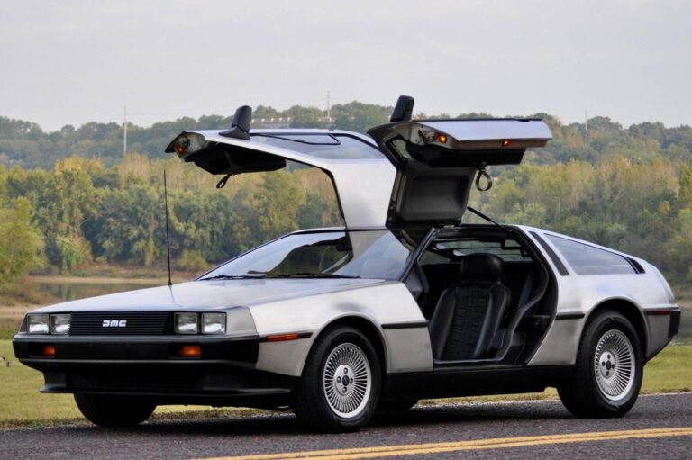 10 Autos famosos que fueron un completo desastre