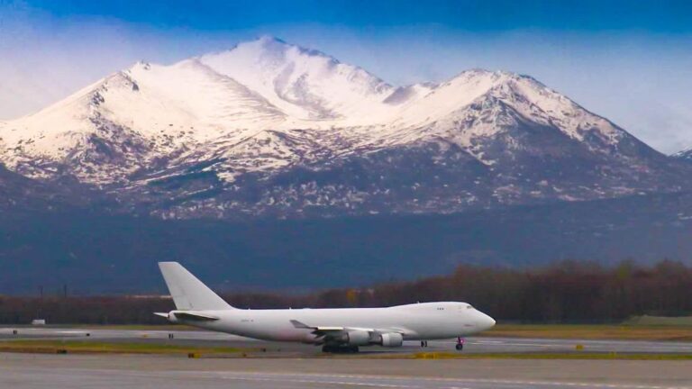 Los 10 Aeropuertos Más Caros de EE.UU. : ¿Qué destinos vacacionales cuestan más?