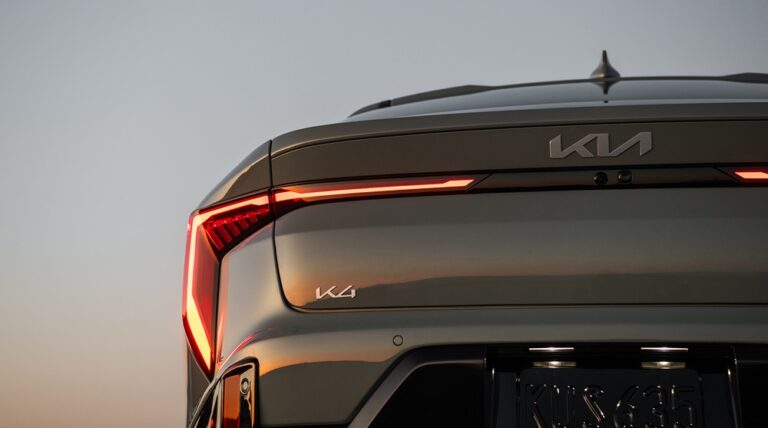 Kia K4 del 2025: Innovaciones Clave en Seguridad y Tecnología para el Sedán del Futuro