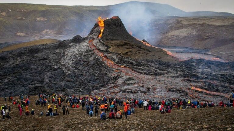 Ríos de Fuego: Destinos para Ver Lava en Movimiento
